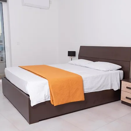 Azure Four Lejlighed